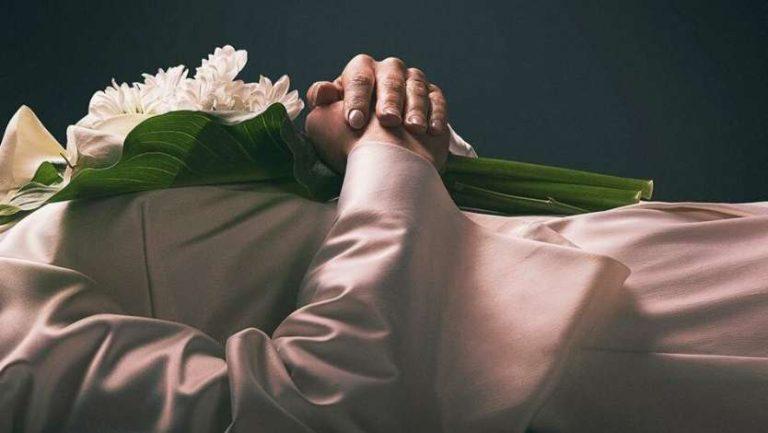 Постер аргентинского сериала «Святая Эвита»